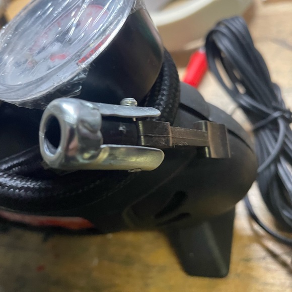 Mini Air Compresor 12 Volt - Picture 2 of 7